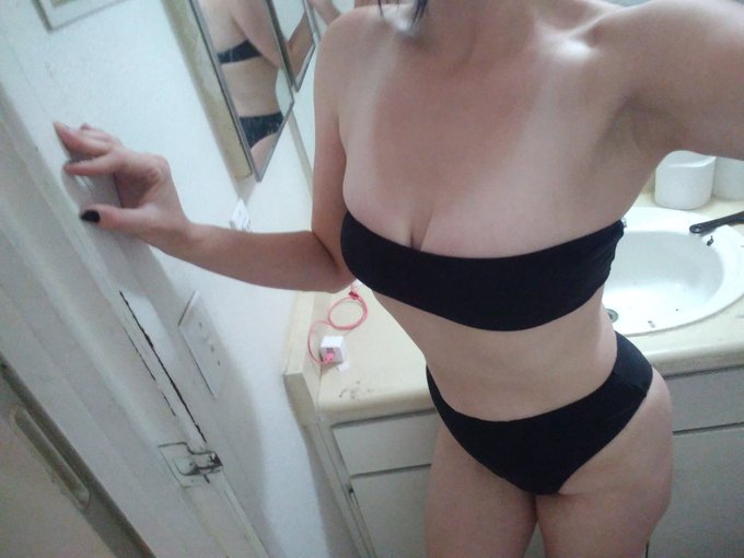 #sarashangrila #bikini #gothpunkprincess #switch #fetish  #altporn #kink #bdsm https://t.co/A3UoS4Dd<a href="/tag/sarashangrila"class="tags">#sarashangrila</a><a href="/tag/bikini"class="tags">#bikini</a><a href="/tag/gothpunkprincess"class="tags">#gothpunkprincess</a><a href="/tag/switch"class="tags">#switch</a><a href="/tag/bdsm"class="tags"><span>#bdsm</span></a><a href="/tag/fetish"class="tags"><span>#fetish</span></a><a href="/tag/altporn"class="tags"><span>#altporn</span></a><a href="/tag/kink"class="tags"><span>#kink</span></a>