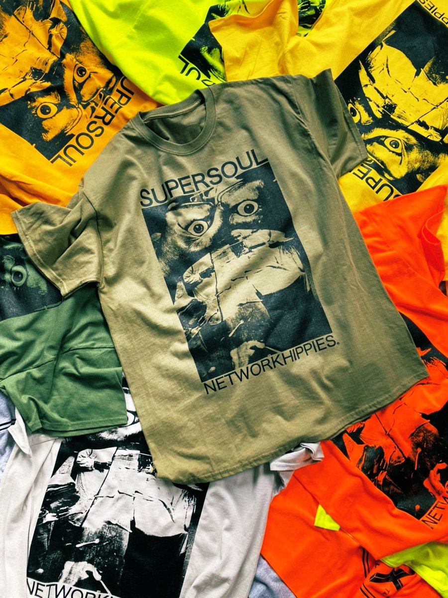 今回の作品は6/11までの受注生産です👤
お忘れなく💥📡つまり"明日"で終了です。SSNHのオNEWなオSHITお見逃しなく。今回も作るのは信頼と実績の北海道のビジネスパートナーPYS氏の手刷り。デザインはCSCのデイヴィスの妹のエイプリル氏。コレは紛れもなくアート。カラーは7色お好きにどうぞ。