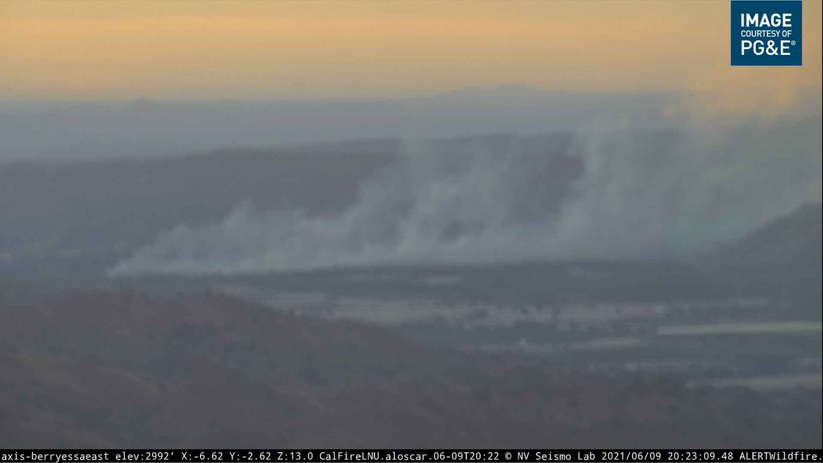 #CreekFire in #Rumsey, Yolo Co along County Road 41. CAL FIRE BC1419 reporting 10-15 acres wind driven w/ 1 structure well involved, additional structures threatened. 5 addl type 3 CAL FIRE engines requested. Local govt 3rd alarm also ordered.