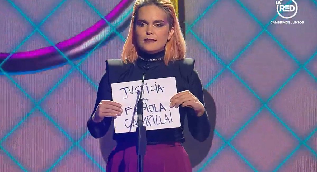 Porque la música no se puede abstraer de la realidad de un país sino que es parte de ella, Camila Moreno aprovecha su tribuna para exigir #JusticiaParaFabiolaCampillai #Pulsar2021xLaRed