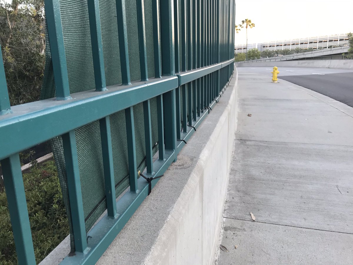 MagicAndWalnut's tweet image. A privacy screen has been installed along the green fence that runs the length of the @Disneyland tram route, further insulating guests from the “outside world” (of Disneyland Drive) as they traverse the half-mile tram route on foot.
