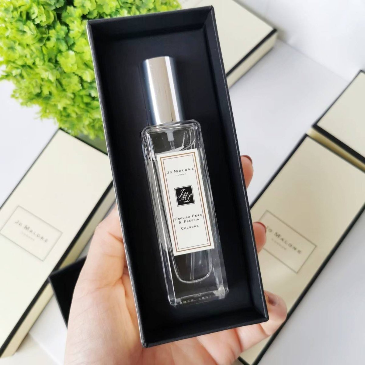 SaveurScent's tweet photo. Jo Malone London  # English Pear &amp; Freesia 

แบ่งขาย
💦 แบ่งขาย  : 10ml 580฿ / 5ml 370฿ / 2ml  230฿
 ค่าส่ง 50

💦 30ml
ราคา​ปกติ​ 2,700
ราคาขาย 2090​ ส่งฟรี

💦100ml
ราคาปกติ  5500
ราคาขาย 4590 ส่งฟรี

#น้ำหอมแท้ #น้ำหอมแบ่งขาย #น้ำหอมราคาถูก #น้ำหอมพกพา #น้ำหอมแบรนด์เนมแท้ https://t.co/bI6XThKu0I