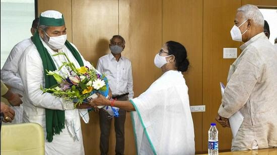 LaboniSaha10's tweet image. Bharatiya Kisan Union leader @tikaitrakesh meets our Bengal&apos;s chief minister @MamataOfficial in Kolkata on Wednesday, and Rakesh Ji said, &quot;Mamata Banerjee has the ability to be a Prime Minister&quot;. 
#IndiaWantsMamataDi
#DidiEbarPMHobe
