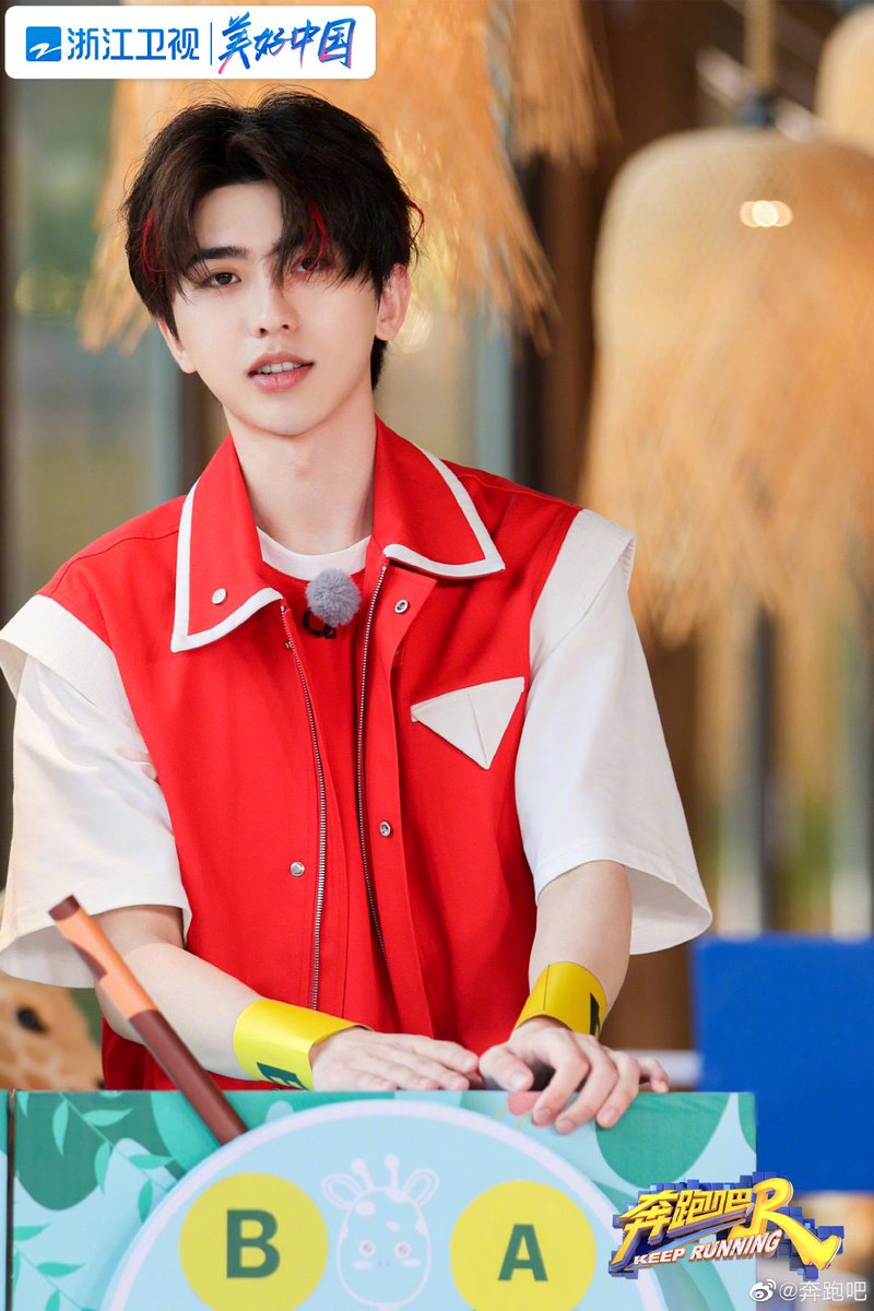 choppeekun's tweet photo. เมื่อไหร่จะวันศุกร์นานละนะอยากเห็นคุนคุน😳 หล่อมากกกกกก
#CaiXukun #KeepRunningS9 https://t.co/Ps9lOzLkqV