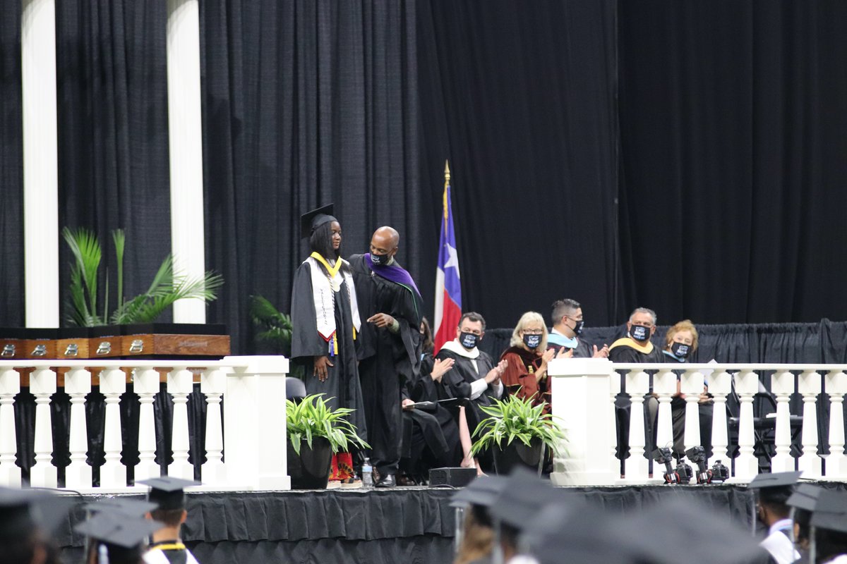 harlanhawkmedia's tweet photo. CONGRATULATIONS CLASS OF 2021!  The first four-year graduating class of John M. Harlan High School walked the stage at the Alamodome tonight.  These founding Hawks will forever be the bedrock of Hawk Nation.

@Harlan2021 @NISDHarlan @HarlanPtsa https://t.co/kcazx3kuE0