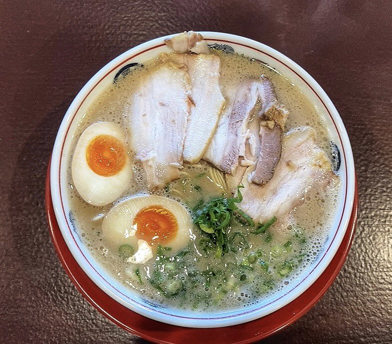 スーパー人間 豚骨ラーメンまる安 豊見城市我那覇 特製豚骨ラーメン ラーメン不毛の地 豊見城にまた新店がオープン 駐車場は店前6 7台 タッチパネル注文でメインは豚骨 醤油 つけ麺 サイドにチャーハン 餃子 豚骨は塩味控えめなトロさら系 スーパー人間 豚骨ラーメンまる安 豊見城市我那覇 特製豚骨ラーメン ラーメン不毛の地 豊見城にまた新店がオープン 駐車場は店前6 7台 タッチパネル注文でメインは豚骨 醤油 つけ麺 サイドにチャーハン 餃子 豚骨は塩味控えめなトロさら系