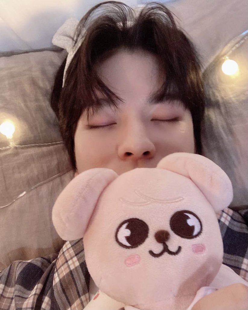 hi! we’re the 2 former active admins from @/seungminphotos and have decided to branch off from the past platform — the owner wants to put the acc on rest and no longer have us there. however we are adamant about continuing to share daily pictures of seungmin, so we moved here! 🤍