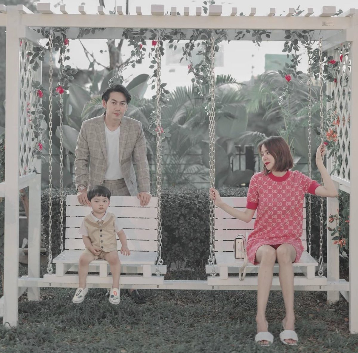 UnderbedDara's tweet photo. ชีนิวออกมาเคลียร์ข่าวลือว่าเลิกกับเพชรจ้าแล้วอยู่ด้วยกันเพราะดูแลลูก

"เรามีปัญหากันจริง ทุกบ้านก็มีปัญหาเนอะ อยู่ที่ว่าบ้านนั้นจะแก้ปัญหากันยังไง เราก็กำลังแก้ปัญหาในเวย์ของเราอยู่ แต่ว่าไม่ได้มีเรื่องมือที่ 3 และไม่ได้ทะเลาะกันด้วย จบนะ"

Cr. https://t.co/fqKdrvJYcj https://t.co/Exn2VaAl4M
