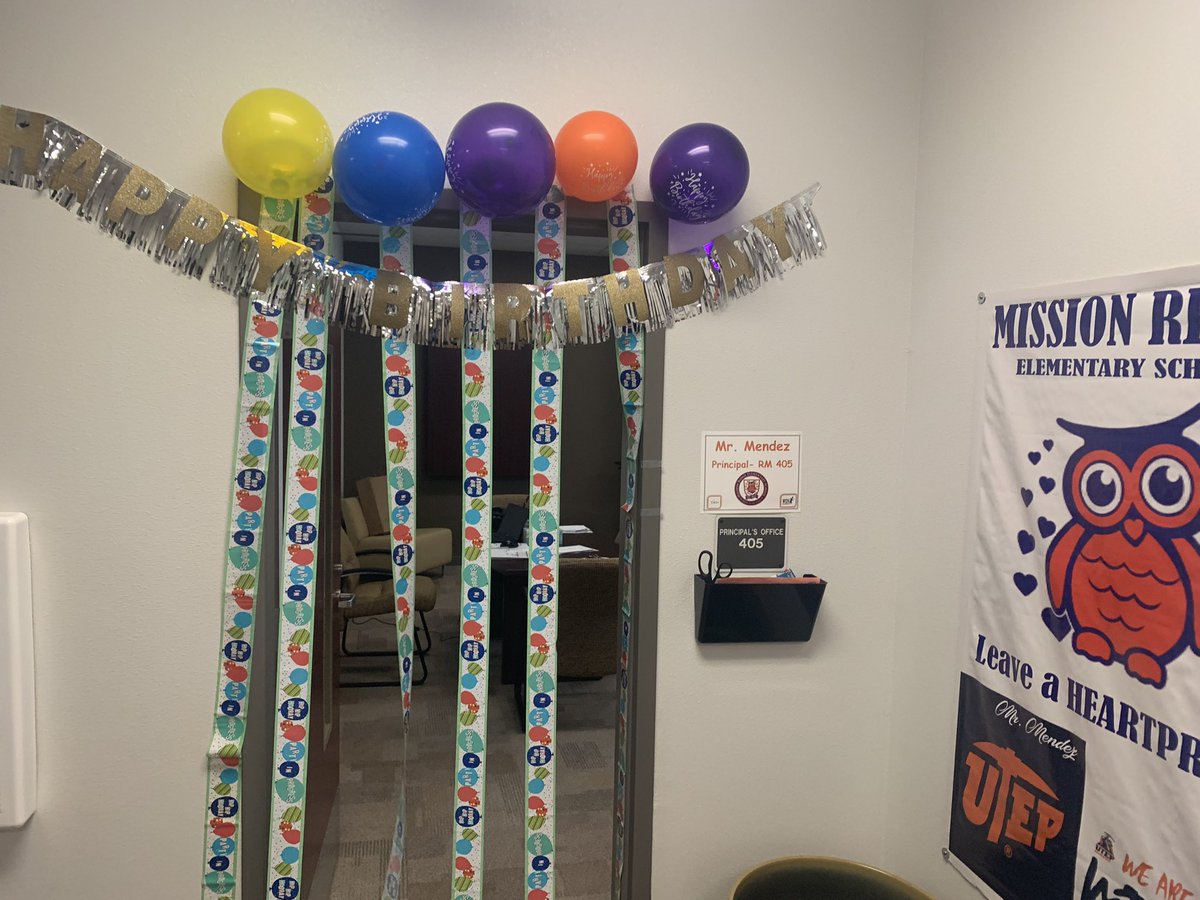 ESerna_PK8's tweet photo. Sharing a birthday with our beautiful scholar & sharing a birthday month with our #Owlsome AP, Ms Lozano, today!! Today was a good day!! ๐งก๐ฆ๐ #TeamSISD #leaveaHEARTPRINT https://t.co/J2QwGDlpLL