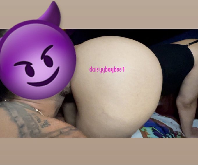 I love gettin eaten from da back😍Only$5 https://t.co/zOdshcA13P https://t.co/LZZav86xMC