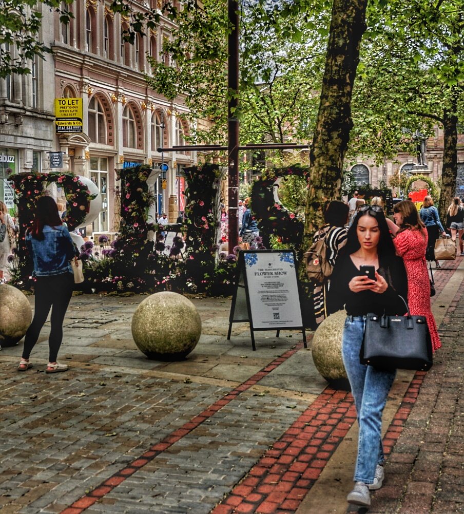 Planetphil168's tweet photo. St Ann's scenes
#stannssquare #streetphotography #streetphoto #streetstyle #sonya6300 #flowershow #manchesterflowershow #bnw #bnwphoto #bnwphotography #photoedit #citycentre https://t.co/W6bYHPi2mj