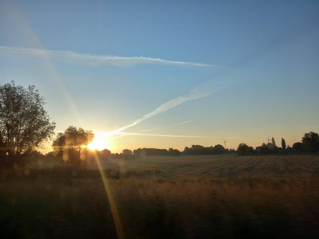luchtw8's tweet photo. Goedemorgen #chemtrails #agenda21 #skybastards #geoengeneering #weatherwarfare #wedonotconcent #opchemtrails https://t.co/NTXMPiL6lm
