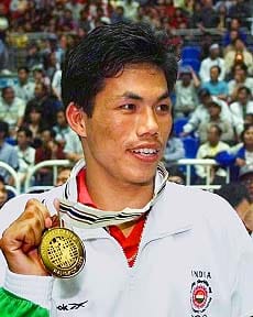 sarbanandsonwal's tweet photo. Dingko Singh was not only one of India's finest boxers but a sensation who put boxing on the sports map of the country. Saddened at the untimely death of the legend. My deepest condolences to his family and millions of fans. https://t.co/RJRIj9KDLQ