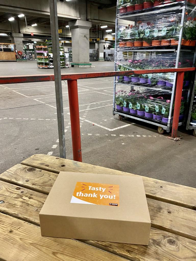 Vandaag is het De Dag van de Winter Logistics 💐

…. En bedanken wij alle collega’s voor hun enorme inzet 💪 
Geniet van de overheerlijke tasty box 🤩 

<a href="/EricDWL/">Eric de Winter</a> <a href="/ArnoudDWL/">Arnoud De Vries</a> 

#bedankt #teamwork @TonyChocolonely #sierteelt #logistiek #transport