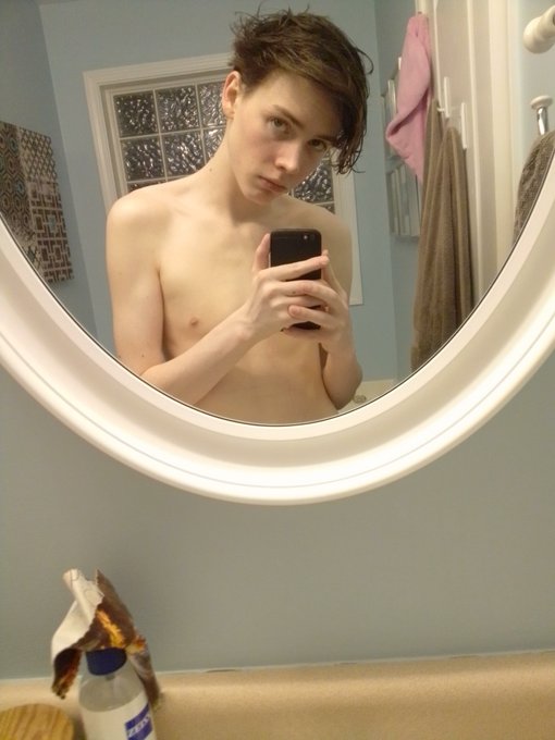 2 pic. Honestly might delete later.
#femboy #twink #onlyfans https://t.co/KTAYnjADlw