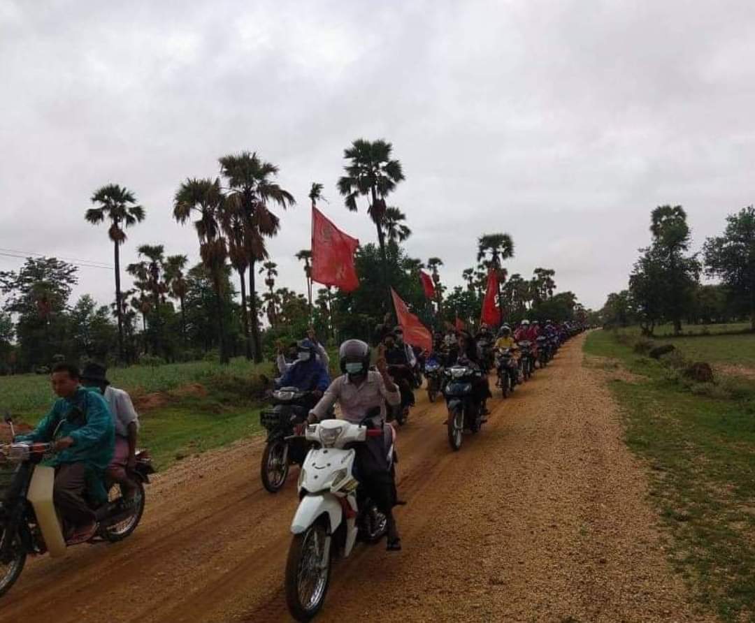 Massive anti coup marching strike with motorcycles in Myaing township ✊️❤️

#June10Coup
#WhatsHappeningInMyanmar