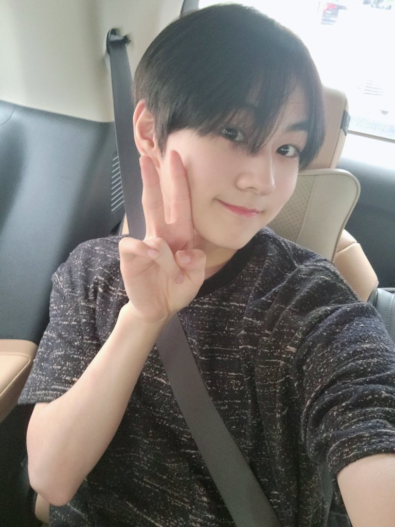H00NFEVER's tweet photo. i love him sm 😞 https://t.co/mVArKcDZRT