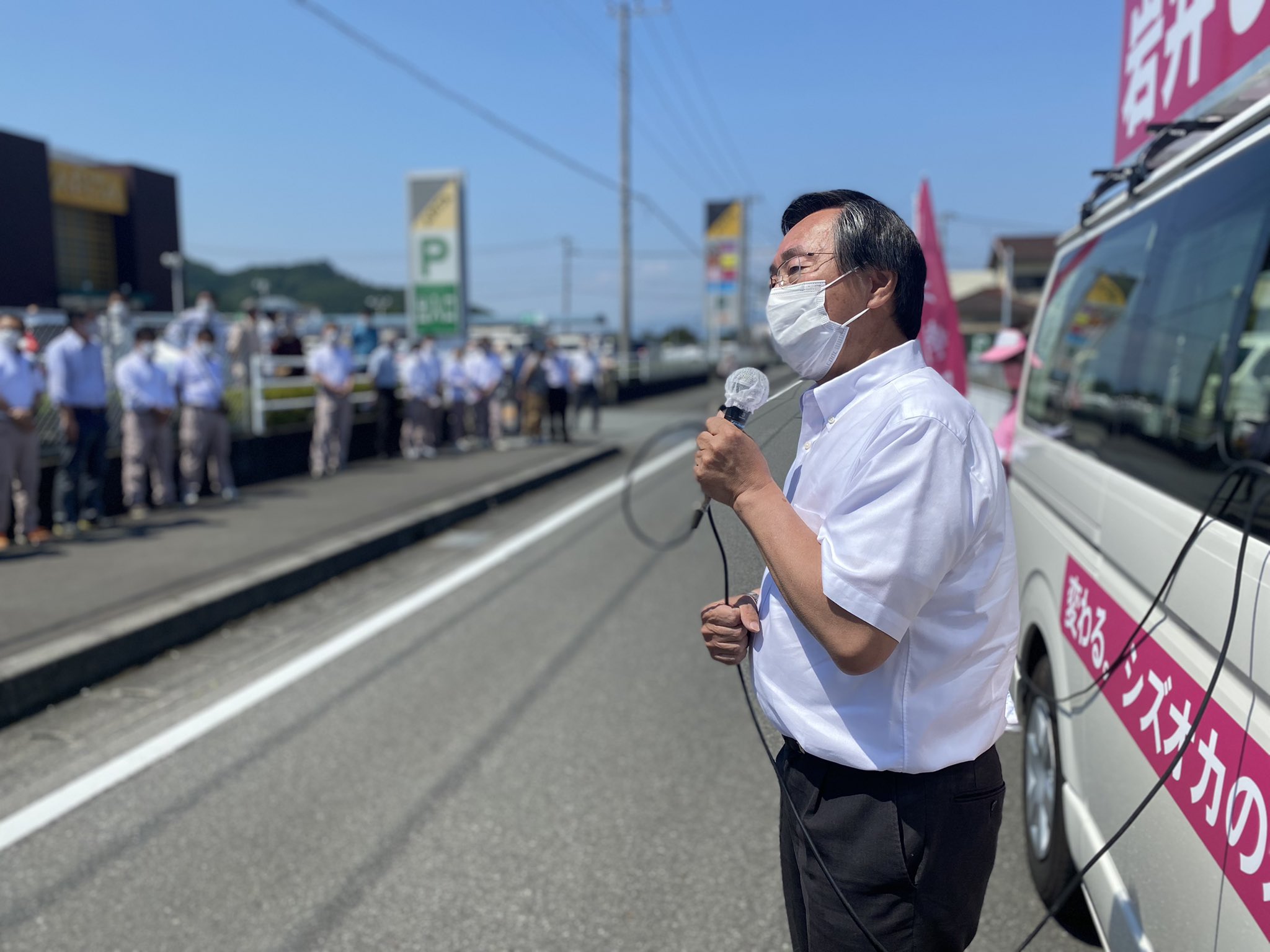 岩井茂樹 いわいしげき 静岡県知事候補 伊豆の国市選出土屋県議の応援演説 静岡県 のワクチン接種状況は下から４番目 原因の一つは医師不足だ １２年前 川勝知事は県東部に医科大学を作る と公約した しかし 全く守られていない 一歩一歩確実に