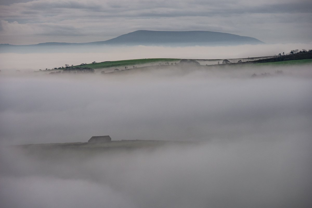 Each day we open a window to the Yorkshire Dales and share some of our favourite views, like this of a misty morning in #Malhamdale

📸 Andy Kay

#YorkshireDales #LoveYourLitter #TakeItHome #ComeForTheStay