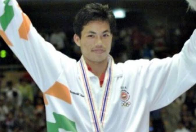 nksky's tweet photo. In the winter of 1998 we had a new Rocky & he was putting up a show at the Asian Games in Bangkok. Live commentary was provided in our own voices as we shadow boxed our way around the house. We were playing our dashing new hero Dingko Singh.
#RIPDingkoSingh https://t.co/IVgBeKPVUn