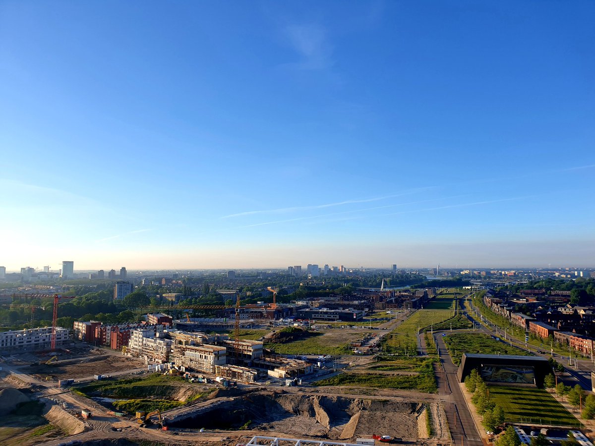 GeurtRoekel's tweet photo. Goedemorgen, op speciaal verzoek een foto van alle richtingen vandaag vanaf mijn terras. πππβοΈ#Leidscherijn #Utrecht #Change #bamwonen #AM @Talpaweer @BuienRadarNL @weeronline @Weerplaza @helgavanleur https://t.co/BjUo3FkM19