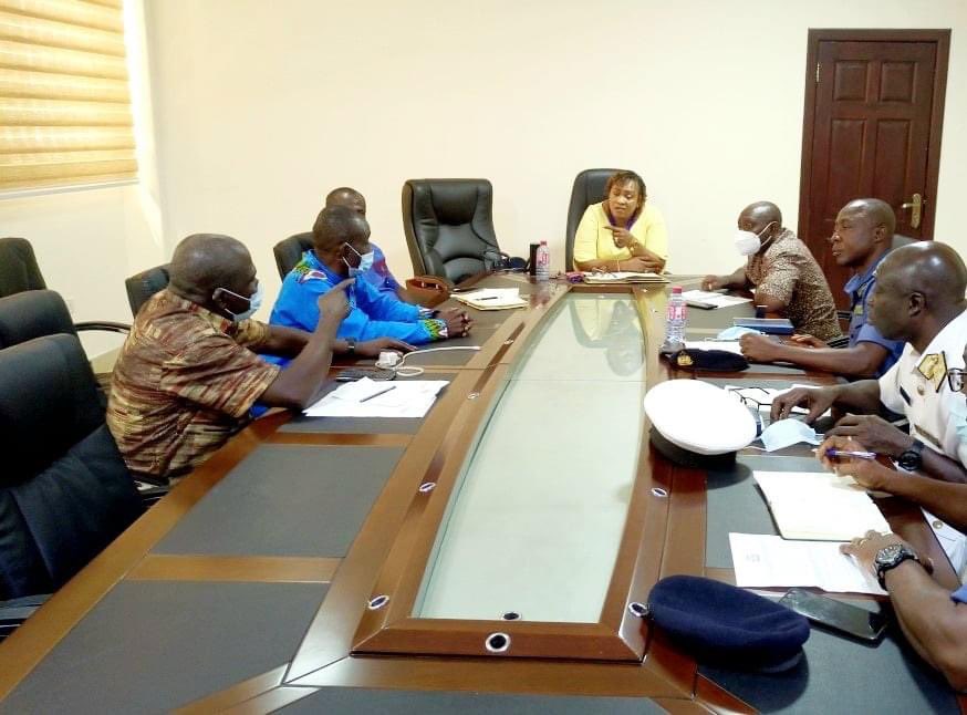koomson_hon's tweet photo. Yesterday, 8th June, 2021. I met with the Naval officers of the Fisheries Enforcement Unit to discuss piracy in Ghanaian waters and measures currently being put in place by the ministry for a successful 2021 Closed fishing Season. @moigovgh @citinewsroomgh https://t.co/OWRfw8OSdV https://t.co/y88oRRYFOR