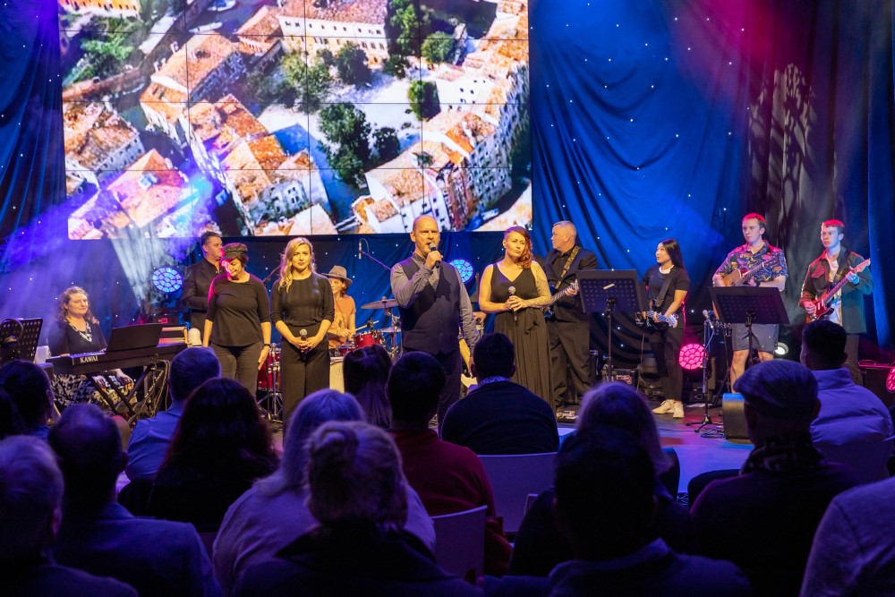 CJC_ADF's tweet photo. #ICYMI | The #ARRTS Program at @UniCanberra helps injured #YourADF members, veterans, and emergency service personnel re-build through four weeks of creative expression. The latest program ended with a spectacular showcase event this month. @ACT_ESA
READ👉 https://t.co/HsV21rYJrG https://t.co/iCPedXd7KK