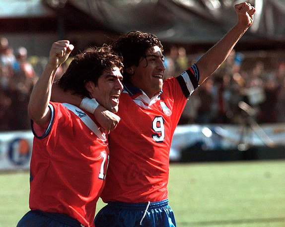 Iván Zamorano e Marcelo Salas durante - Futebol 80-90-00