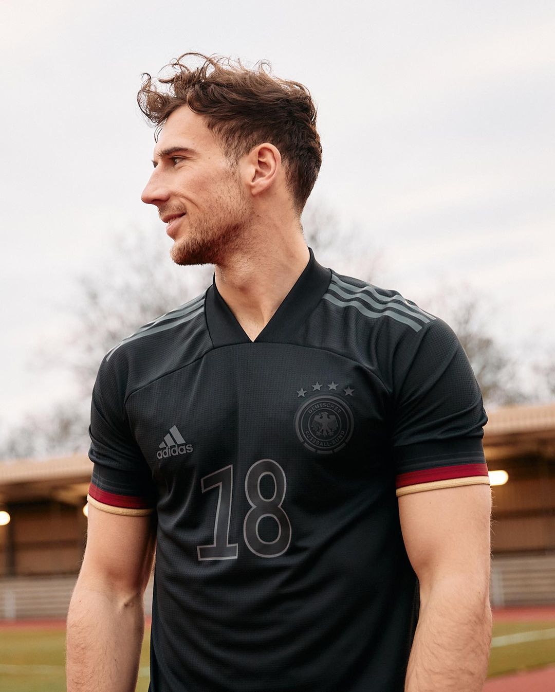 Adidas camisa online negra