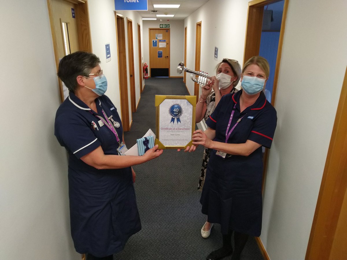 loopyapplebutt's tweet photo. Fanfare for fantastic forty years NHS service for Community Matron Helen Currie!! 🎉🥂 @SolentNHSTrust @SolAdultsPorts https://t.co/U5ExORSvuM