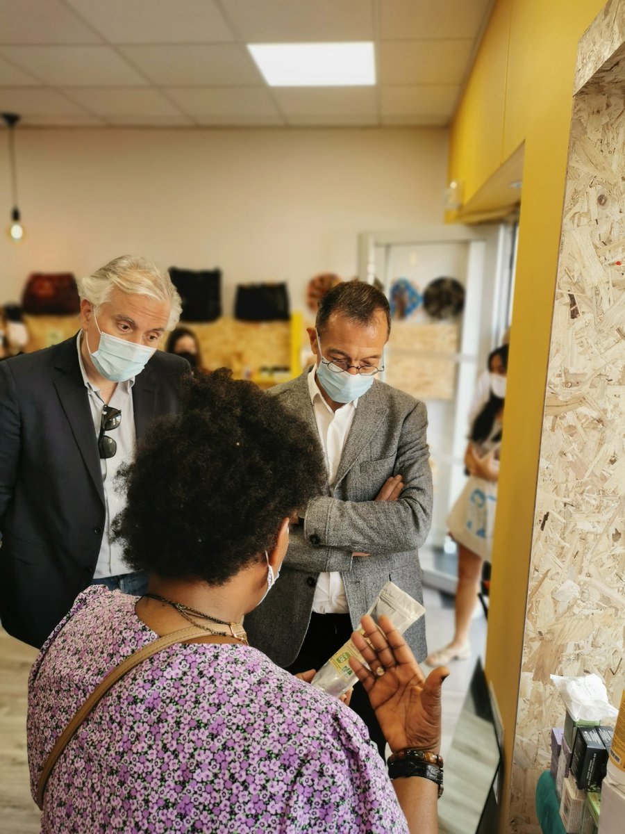 FrancoisDagnaud's tweet photo. Au #PositiveShop de @PositivePlanet_ bd Sérurier pour l'ouverture d'une boutique éphémère qui accompagne les créateurs d'entreprise en quartiers populaires.
Une nouvelle contribution à la vitalité de ce quartier. https://t.co/xV1s089qkm