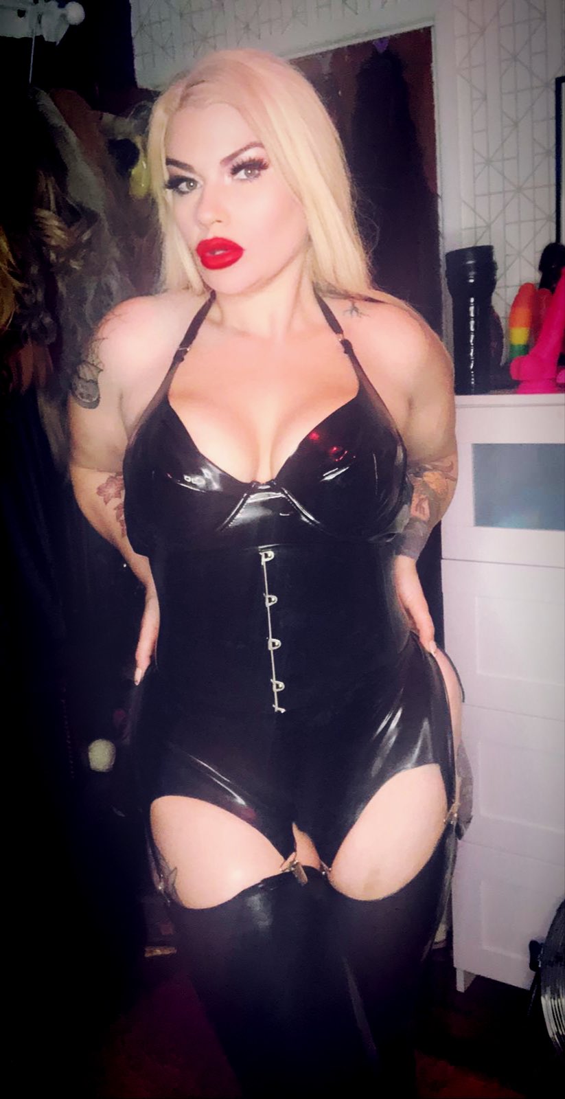 Miss Poison Candi ☠️ on Twitter: "Latex session this morning! Very