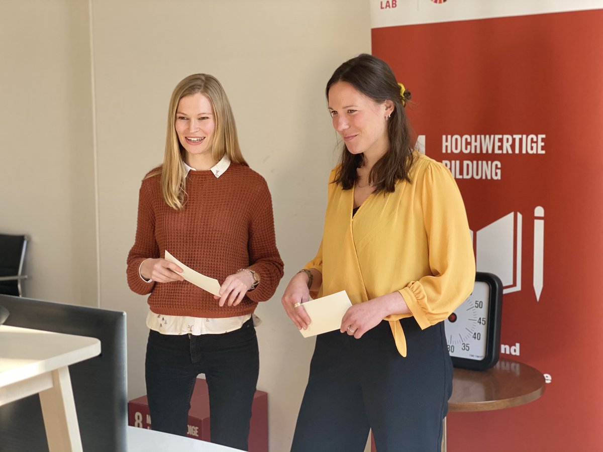 globalgoals_lab's tweet image. Rückblick #4 auf das #GlobalGoalsLab: Am 19.4. war es so weit - unsere Moderatorinnen Melissa &amp;amp; Amelie setzten den Startschuss für die 3-tägige #Challenge2020🎉Hier konnten die 9 Finalist:innen mit Expert:innen an konkreten Lösungen für Herausforderungen ihrer Projekte arbeiten.