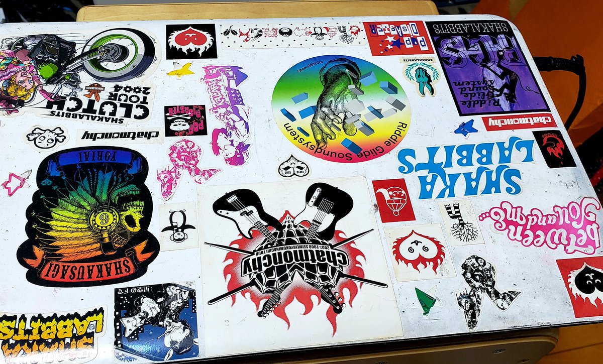 ノートpcに貼ってあるステッカー見せろ に反応した皆さん 2ページ目 Togetter