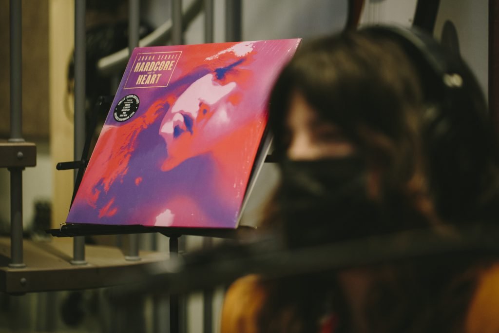 🎙️Programa #9 de #IndieLoversRadio desde L'Estudi de @Sala_Apolo
 y de la mano de <a href="/EstrellaDammCat/">Estrella Damm Cat</a>!

Entrevista ⭐ + acústico 🎸: <a href="/JoanaSerrat/">Joana Serrat</a>

🔊 Reportaje: #Sandré.

🎶 También suenan: <a href="/remetheband/">Reme</a>, y @OritseFemiNG recomendado por <a href="/_JoseGonzalez_/">José González</a>.

indielovers.org/indie-lovers-r…