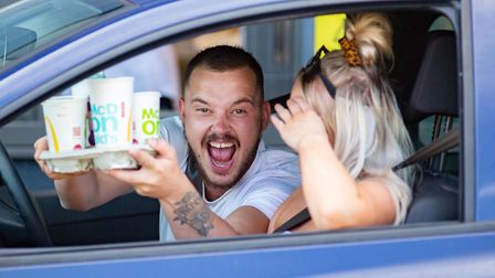 Clenst's tweet photo. Fair play to the guys over @JustEatUK @UberEats and @McDonaldsUK To show support for the boys 🦁🏴󠁧󠁢󠁥󠁮󠁧󠁿 They are giving away one free cheeseburger when you shout 'Come on England' at the drive thru or drop a note in the delivery notes, #EURO2020 #ThreeLions #ItsComingHome https://t.co/ZMZHLCIkj7