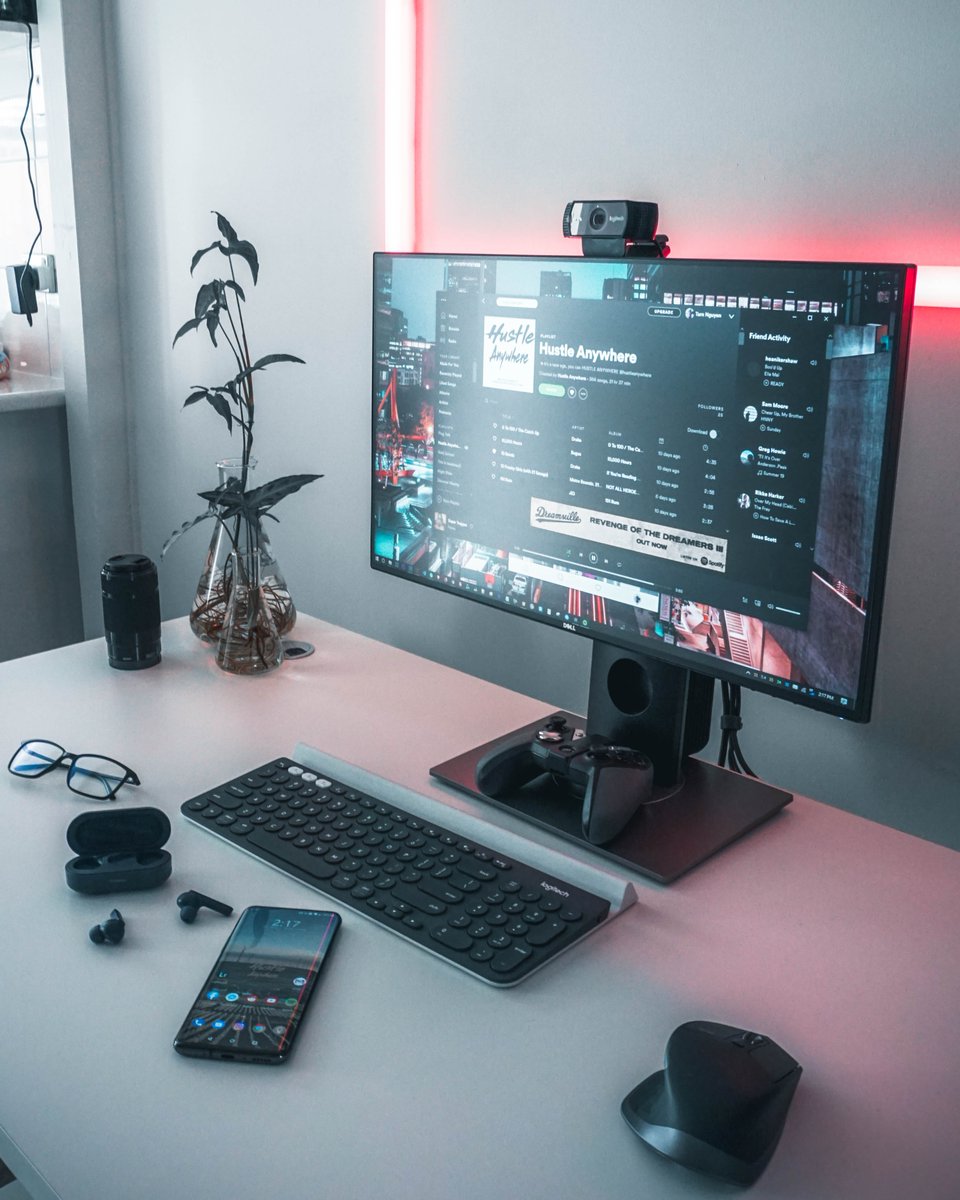 telilight's tweet image. hhave a nice desk.