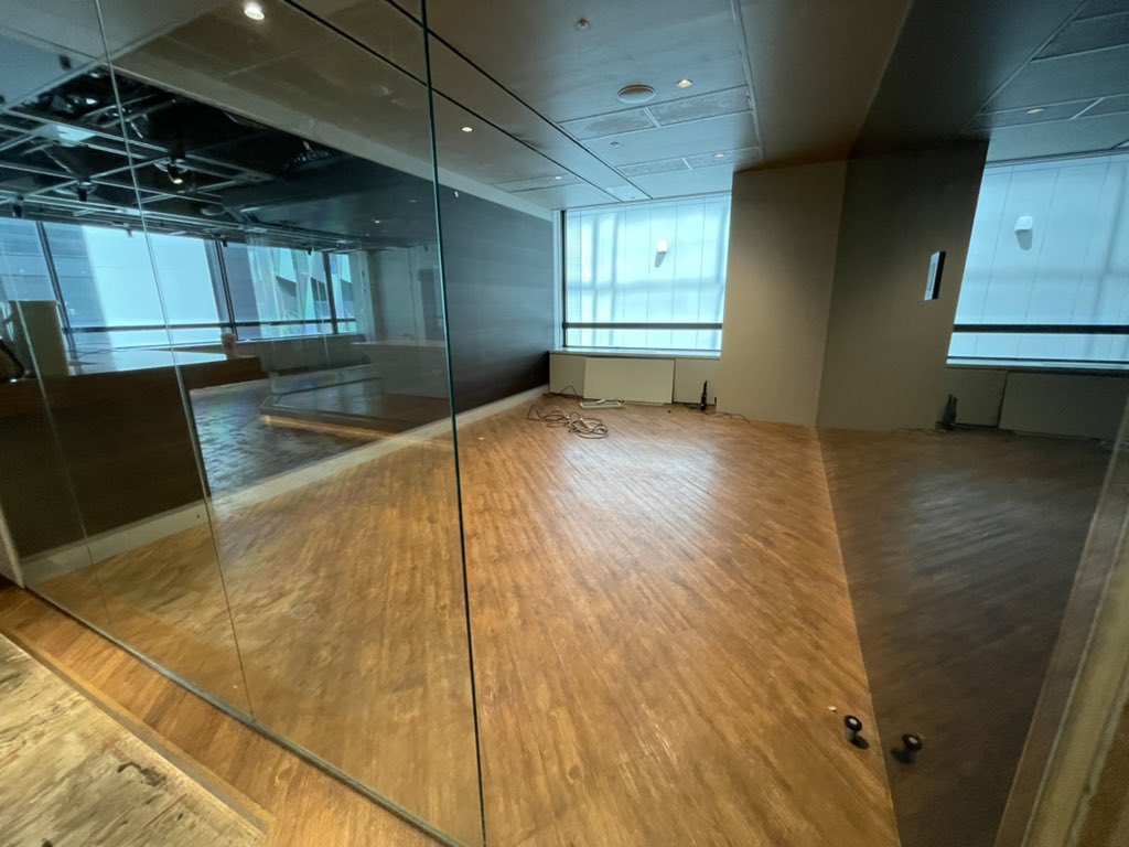 森武司 スプリーブceo グランフロント大阪オフィスの執務室だけ完成 天井を抜き5mほどの高さがあるので爽快感が凄い 黒いライトも白に変更し 真っ白空間になる予定 美術館を意識したので壁紙ではなく 壁から天井まで全て塗装しました P S 旧 森武司 スプリーブceo グランフロント大阪オフィスの執務室だけ完成 天井を抜き5mほどの高さがあるので爽快感が凄い 黒いライトも白に変更し 真っ白空間になる予定 美術館を意識したので壁紙ではなく 壁から天井まで全て塗装しました P S 旧