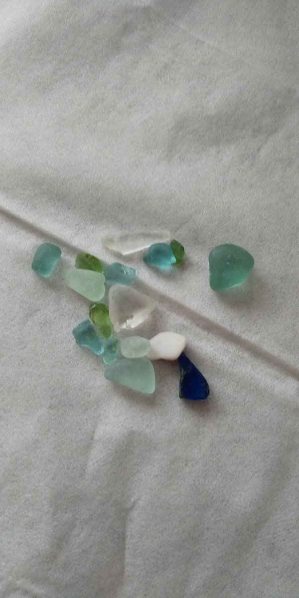 TomorrowOcean's tweet photo. We whent to the east coast of Otaru🐚

There was a lot of garbage so we need to pick them all up during summer vacation🔥✨

Also, we found some beautiful glass!!!

#marinedebris #Otaru #plasticpollution #saveourocean https://t.co/9hmTexWxpm