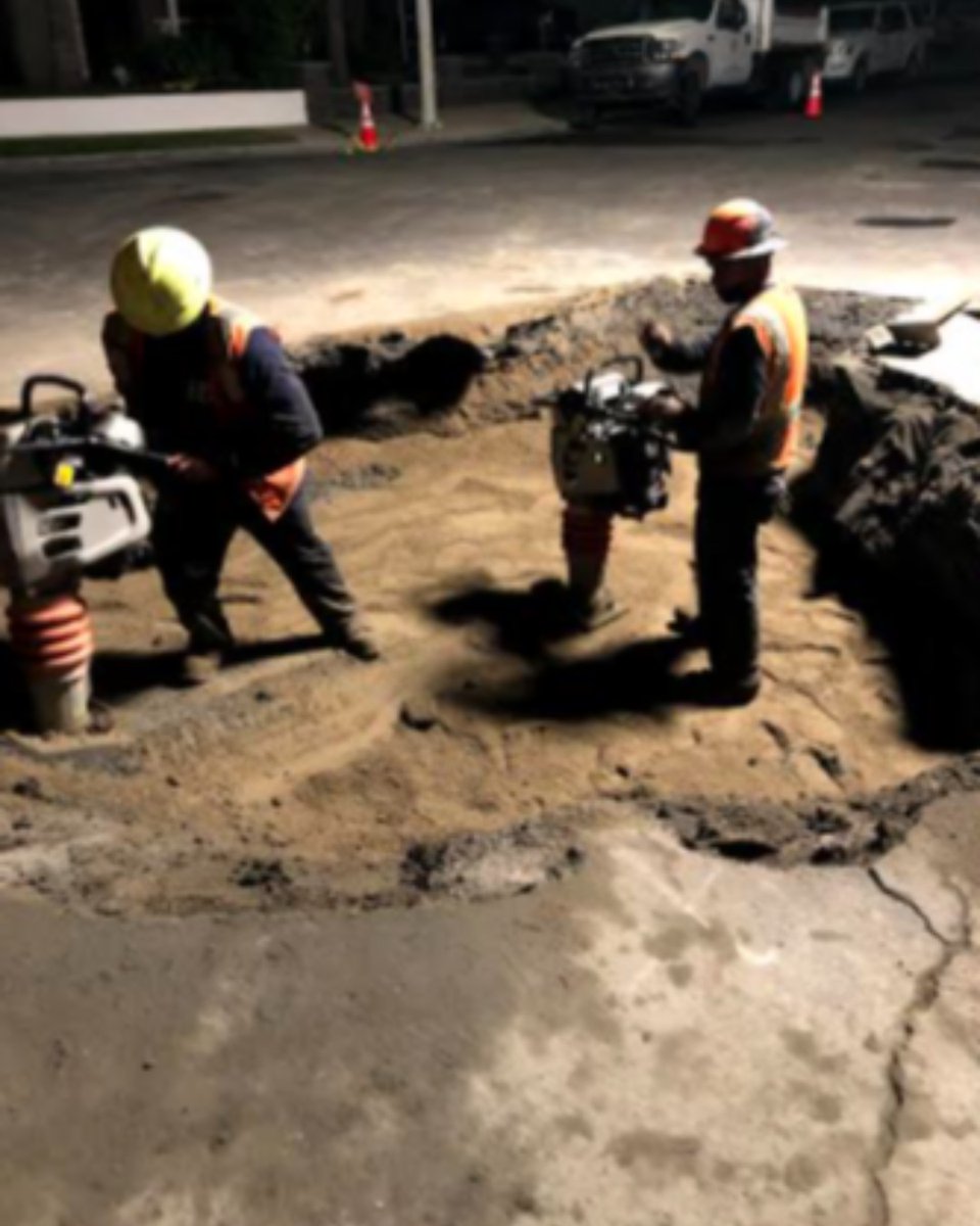CityofHBPIO's tweet photo. WE FIXED IT! Kudos to #HBPublicWorks for working late into the night to repair a water main break on Playa Drive near Islander Lane. All residential meters are now back on and service has been restored. Thank you for your patience!
#HuntingtonBeach https://t.co/pg9T7CoJsb