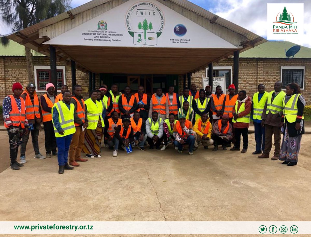 PlantationPfp2's tweet photo. PFP2 imewajengea uwezo wafanyabiashara vijana zaidi ya 50. Wamefundishwa juu ya vigezo vya kupata mikopo ya vijana toka halmashauri na namna nzuri ya kusimamia mikopo hiyo ili iwaletee tija zaidi.
#PFP2 https://t.co/8IlyDSygfx