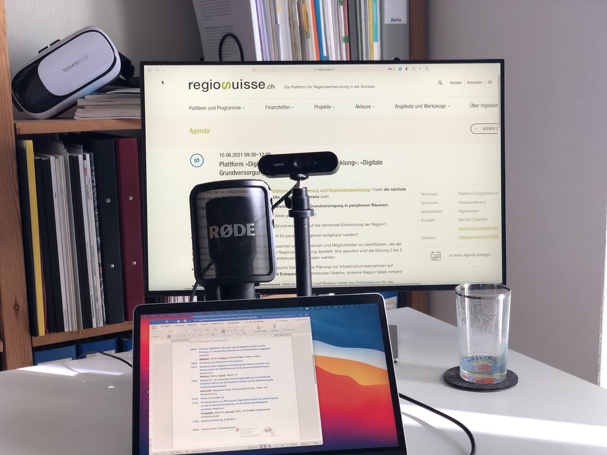 dirkengelke's tweet photo. Heute Morgen darf ich auf dem @regiosuisse Podium Platz nehmen zur «Digitalen Grundversorgung in peripheren Räumen». Ich freue mit, dass wir an der @ost_fh mit dem Forschungsfeld #raumdigital zur Entwicklung der Ländlichen Räume beitragen können. https://t.co/i3BDL4DS7l https://t.co/AWcuVmBx10