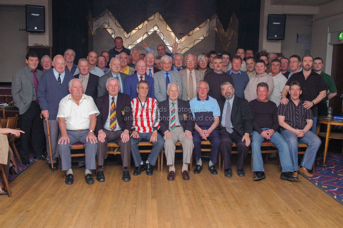 Essex_Welsh_Ref's tweet photo. Retro Carmarthenshire League football from the vaults...

Pengelli United celebrating the opening of the Roy Jones Pavillion on 09/04/05. 

@Pengellisas @PengelliUnited https://t.co/YxjgW7B74Z