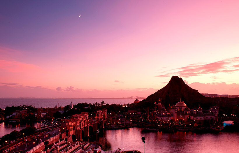 東京ディズニーリゾートpr 公式 A Twitter 東京ディズニーリゾート ある日の一枚 今日は東京ディズニー シーのメディテレーニアンハーバーで 東京ディズニーリゾートのフォトグラファーが心をこめてシャッターをきった写真をご紹介します 空と海とが夕焼け