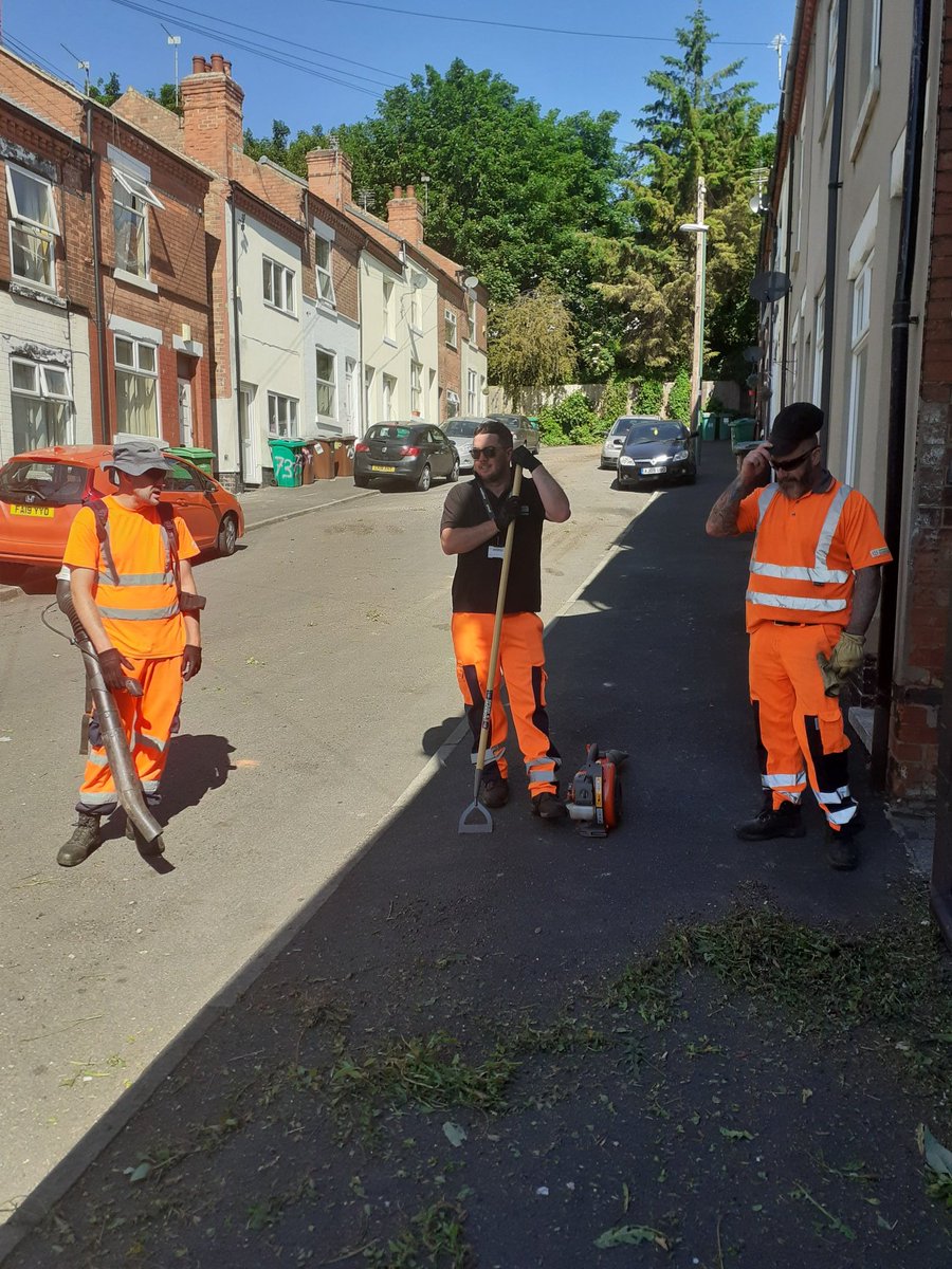 The team looking hot a flustered. Boss man to the rescue, ice creams on me. Very hot day but you cant stop a good team.@CllrDavidMellen <a href="/CllrNeghat/">Neghat Khan</a> <a href="/CllrNeghat/">Neghat Khan</a> <a href="/RealmPublic/">Green Space & Natural Environment</a> @chidiegenti