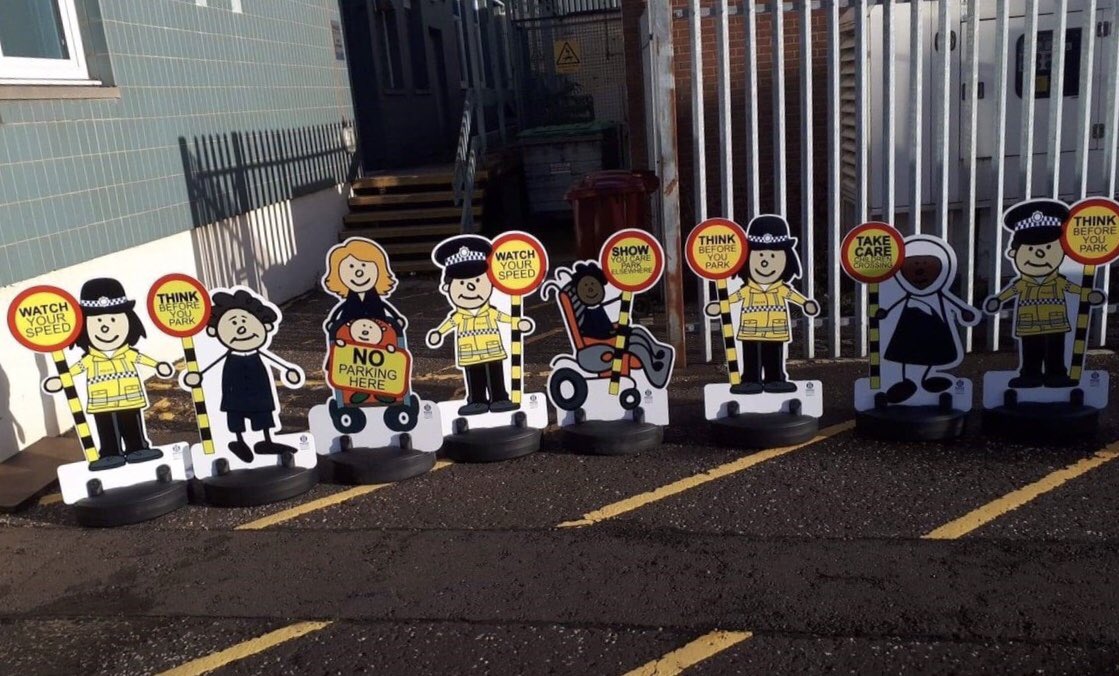 School_RdSafety's tweet photo. Today’s safer #SchoolRun tip
#ZigZags and #YellowLines outside #Schools are there for the safety of #Children #CrossingTheRoad and MUST BE KEPT CLEAR AT ALL TIMES
If you MUST #DriveToSchool #Park away from #School and #Walk #RoadSafety #ChildSafetyWeek #ThinkBeforeYouPark https://t.co/xwRSrYyGnZ