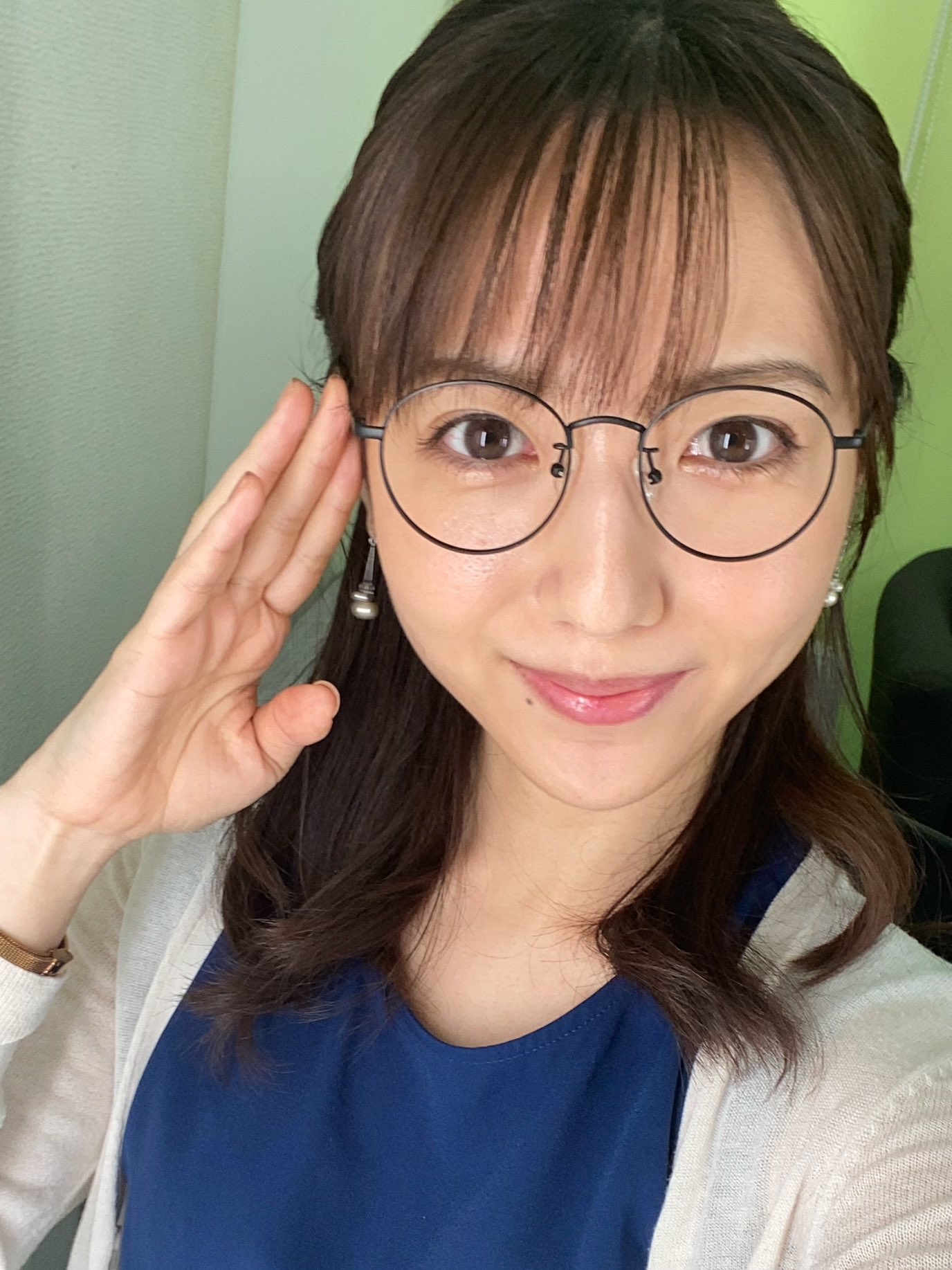 森 遥香 Youtubeやってます 仕事でメガネをかけた私 森 知的女子アナっぽく見えるぜﾋｬｯﾊｰ マネージャー 森さん 眼鏡かけると オタクっぽさ増しますね 森 増します T Co Z4cxm6haof Twitter