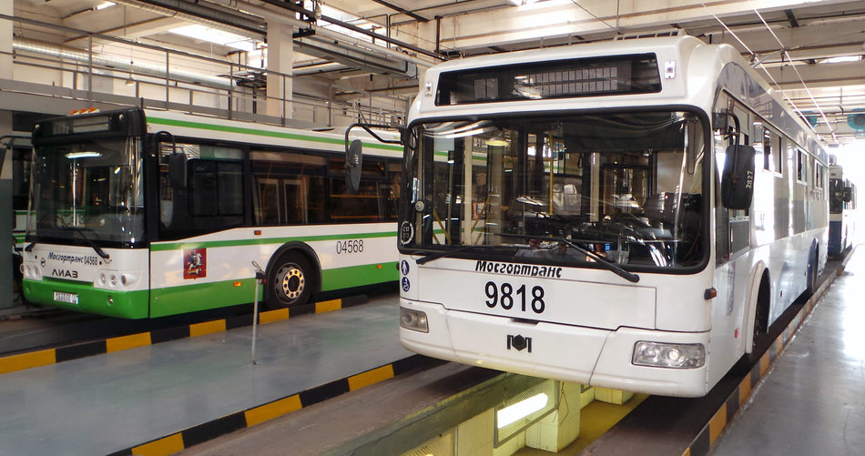 gorposmos's tweet image. В Троицком административном округе будет построен автобусный парк для городских автобусов большого класса. Парк рассчитан на 300 автобусов: 100 дизельных автобусов особо большого класса и 200 электробусов большого класса. На стройплощадке ведутся подготовительные работы.

#тинао