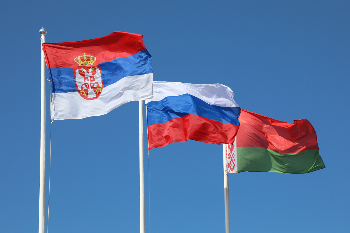 Объединение стран с россией. Россия Сербия Беларусь. Славянское братство Россия Сербия Беларусь. Сербский флаг и российский. Три флага.