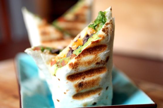 Black Bean and Guac Burrito Read more : shefhat.com/lang/en/dish/b… #burrito #mexicanfood #tacos #food #foodie #burritos #foodporn #nachos #taco #guacamole #mexican #foodstagram #instafood #tacotuesday #quesadilla #foodphotography #delivery #yummy #dinner #mexico #delicious #lunch